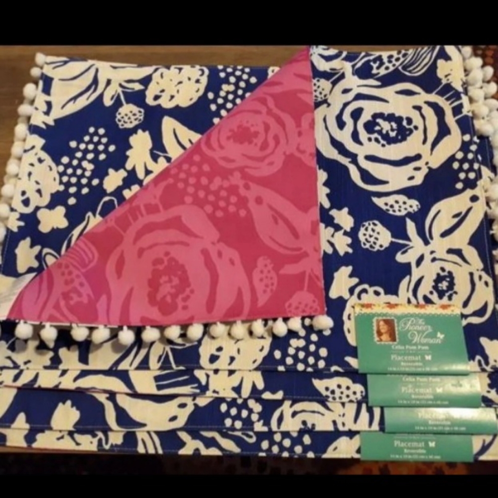 Pioneer Woman placemats Celia Pom Pom  - 4 qty - Picture 2 of 2